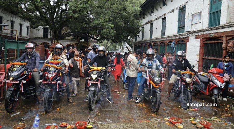 आज विश्वकर्मा दिवस, सवारीसाधन औजारको पूजा गरी मनाइँदै