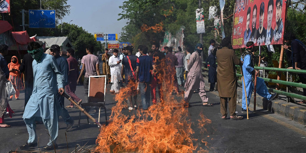 पाकिस्तानका पूर्वप्रधानमन्त्री इमरान खान पक्राउ,कार्यकर्ता र समर्थकद्धारा देशव्यापी प्रदर्शन