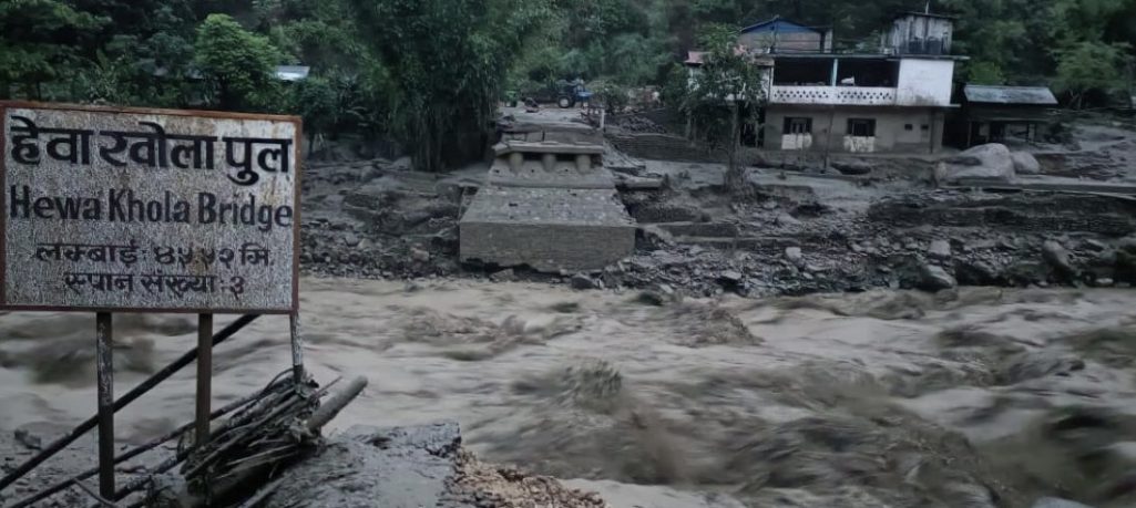 बाढी–पहिरोबाट ३ वटा राजमार्ग अवरूद्ध