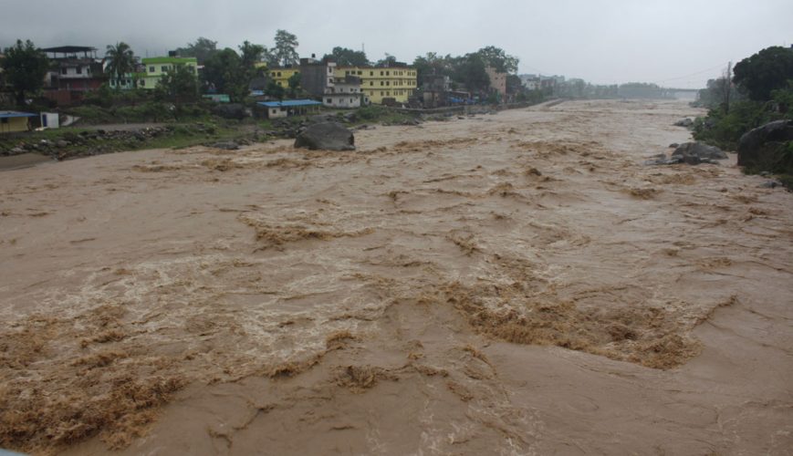 अबिरल वर्षाका कारण  बाजुराका दर्जनौँ बस्ती जोखिममा