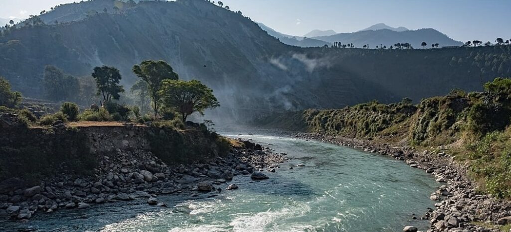 तुइनको डोरी चुडिँदा ३८ वर्षीय मक्करसिंह कर्णाली नदीमा खसे