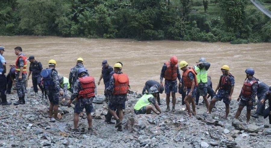 त्रिशूलीमा बस दुर्घटना: ८ वटा शव फेला‚ ५ जनाको पहिचान खुल्यो