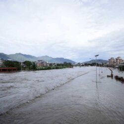 वर्षाका कारण बागमती नदी किनाराका बस्तीहरू डुबानमा